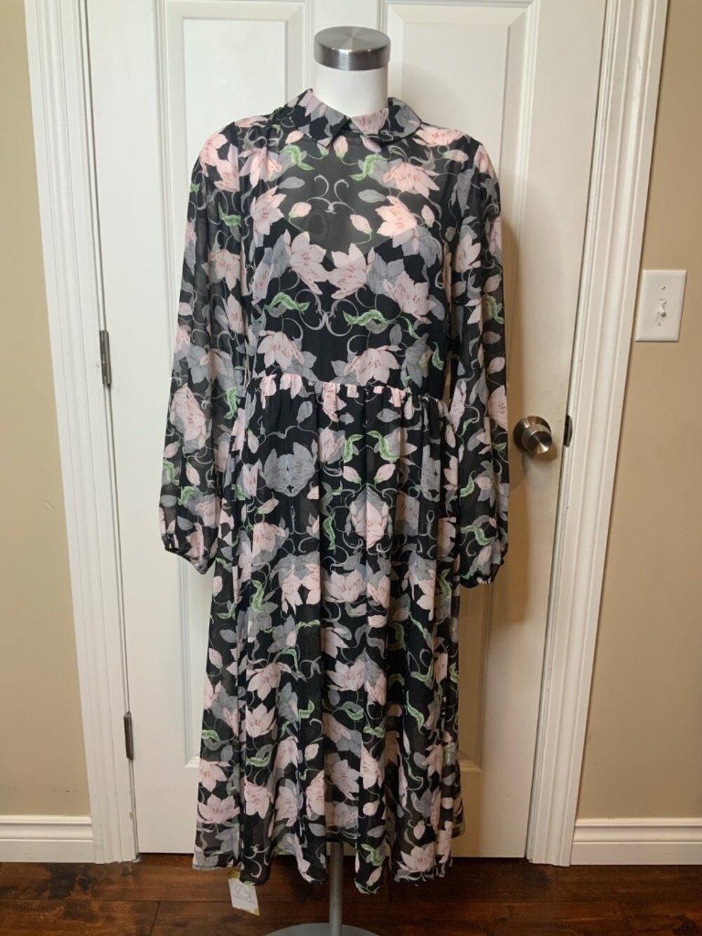Avec Les Filles Black Floral Long Sleeve Collared Dress, Size  8 | 38